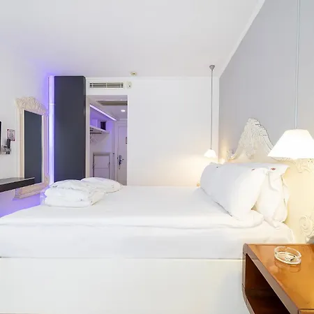 Hotel Beyond Smirne