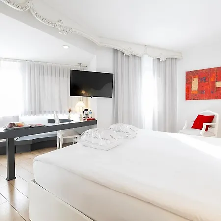 Hotel Beyond 4*
