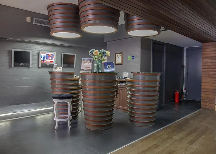 Beyond 4* Σμύρνη