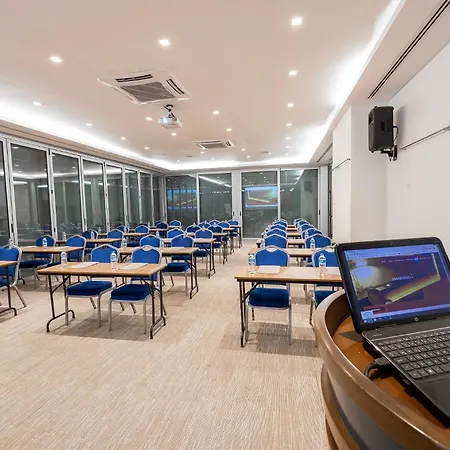 Hotel Beyond 4*